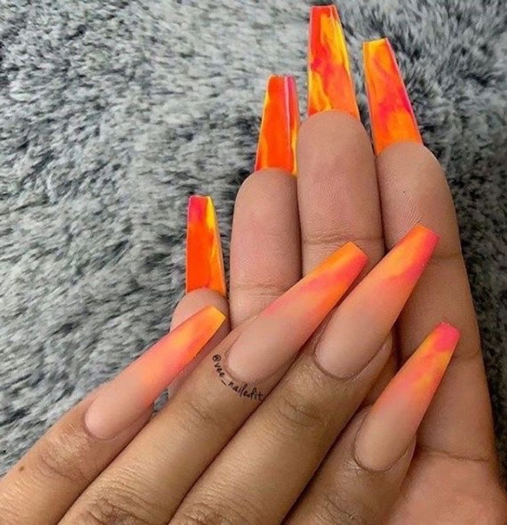 Moda Unhas alaranjadas 🧡