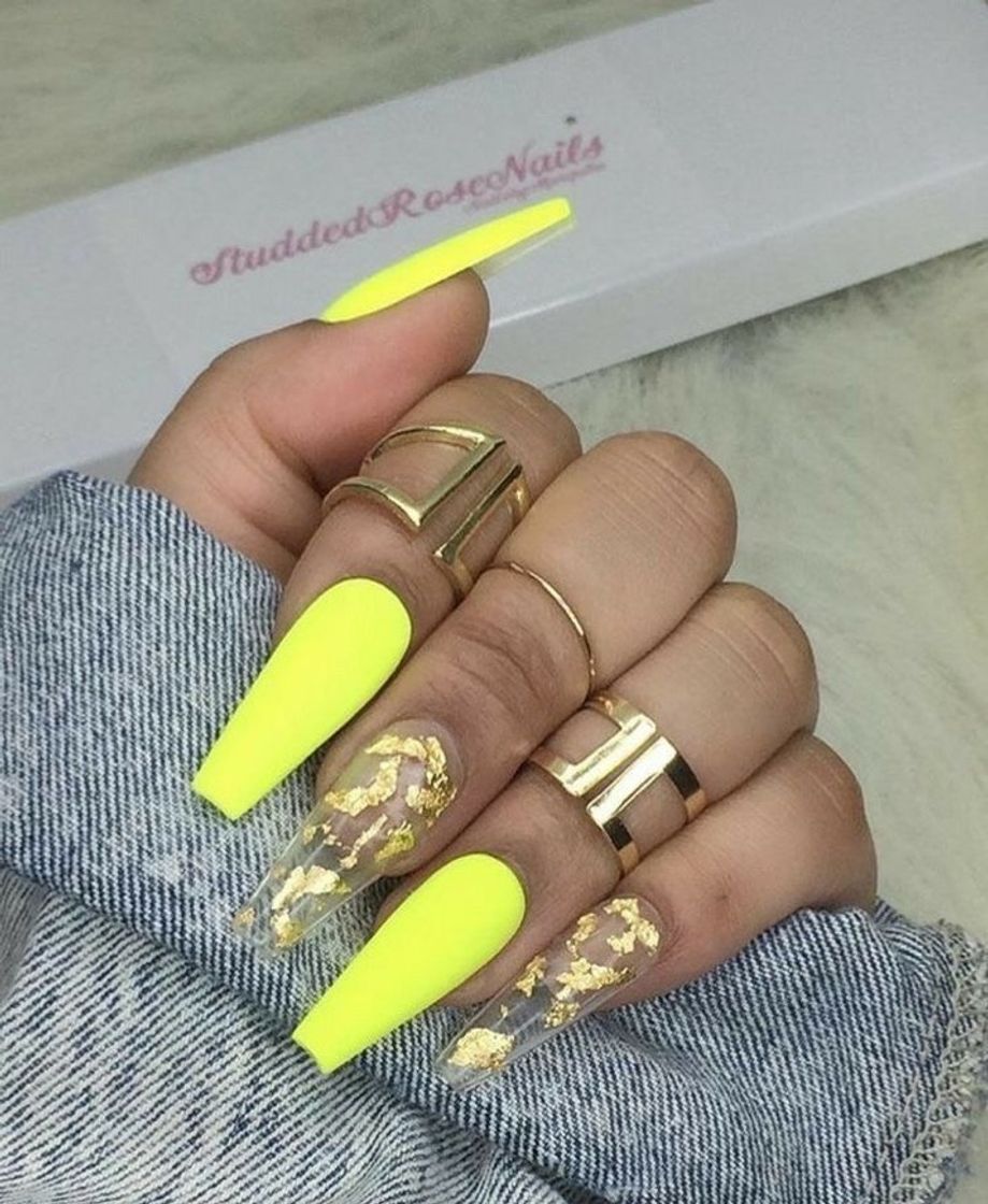 Moda Unhas amarelas neon 