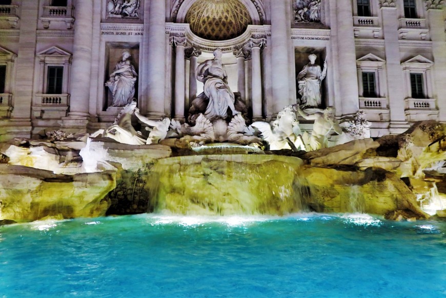 Place Fontana di Trevi