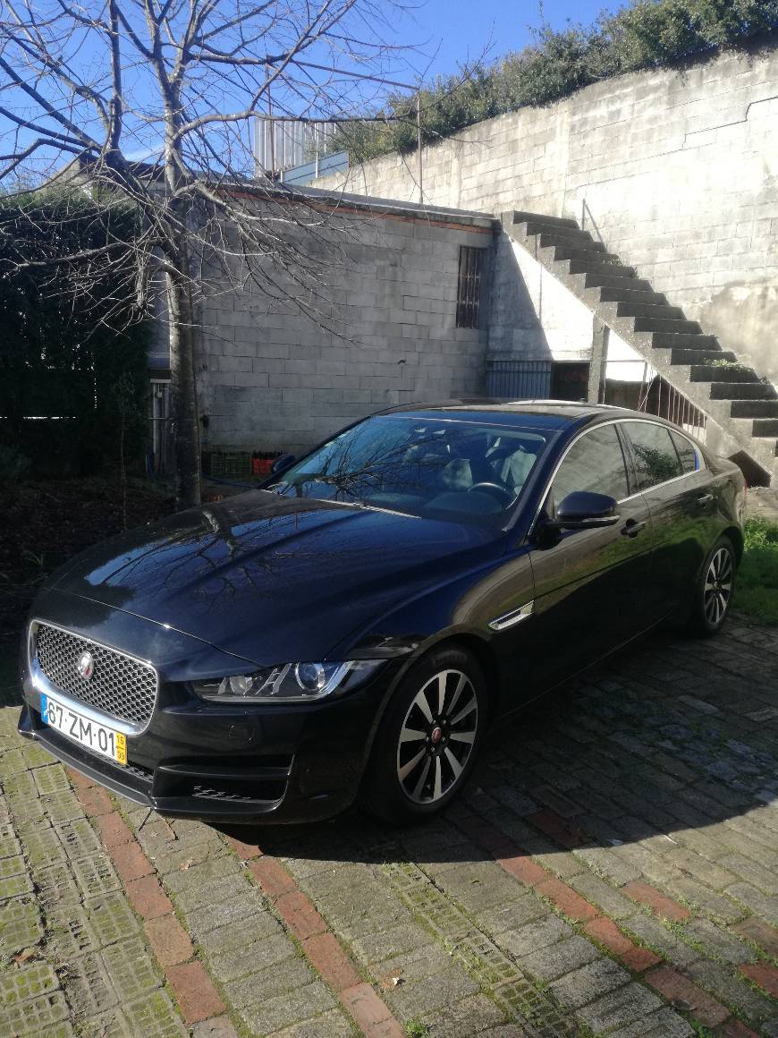 Moda Jaguar XE - 2015