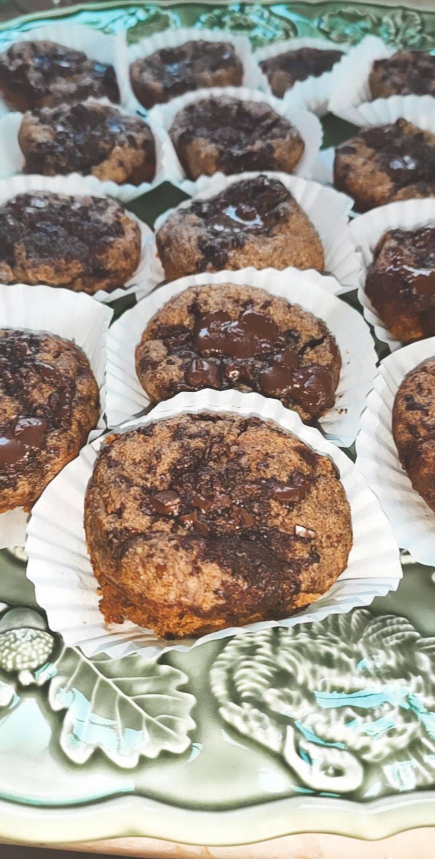 Social Muffins saudáveis de banana e chocolate