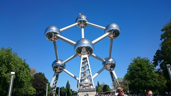 Lugar Atomium