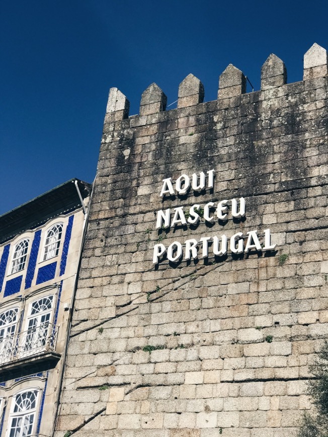 Lugar Aqui Nasceu Portugal