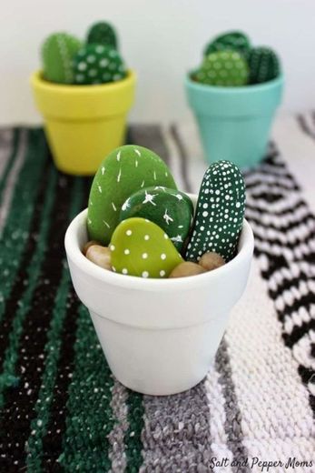 Vasinho de pedra imitando cactus 