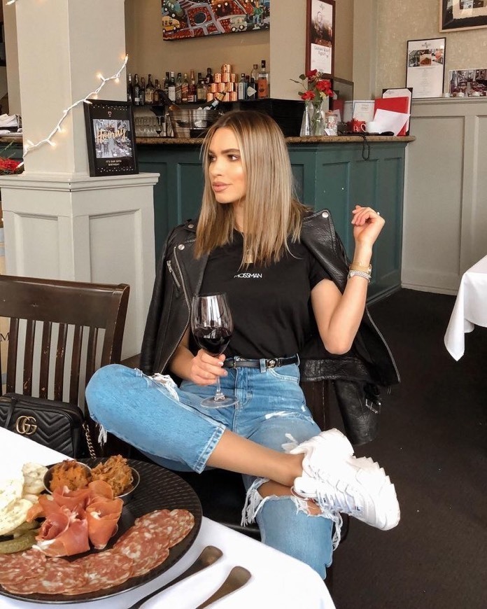 Social Basic outfit 🖤