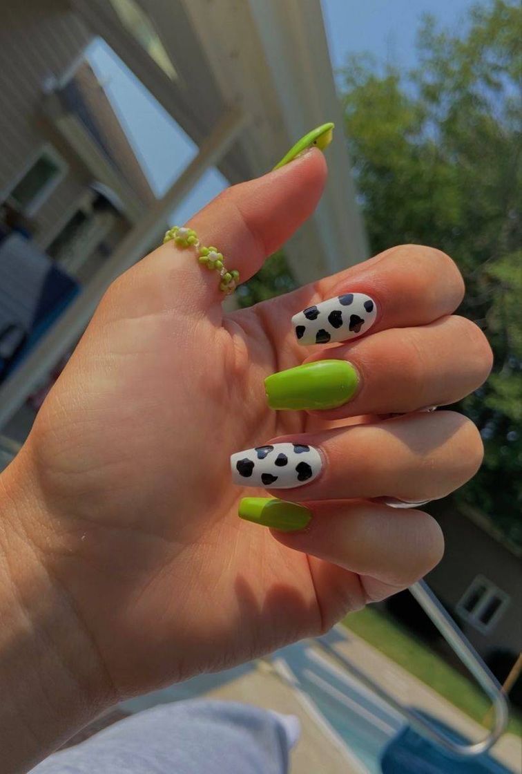 Moda Nail Inspo