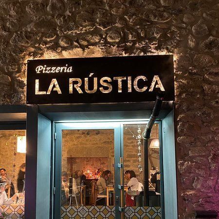 Pizzeria-Restaurant " La Rústica "