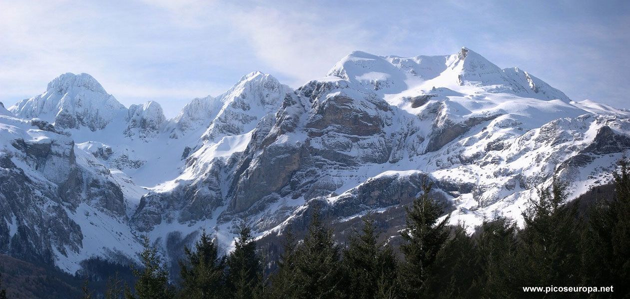 Place Pirineos