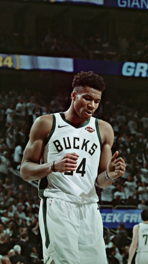 Social Giannis Antetokounmpo 