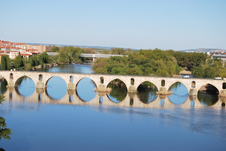 Place Puente de Piedra