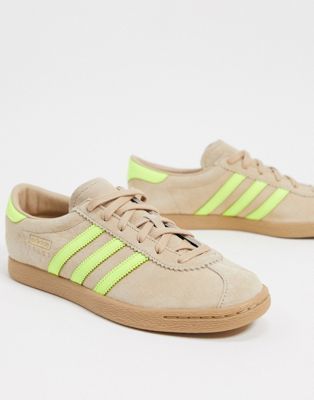 adidas Originals stadt trainers in beige with yellow stripes | ASOS