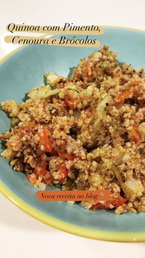Quinoa estufada com Pimento, Cenoura e Brócolos

