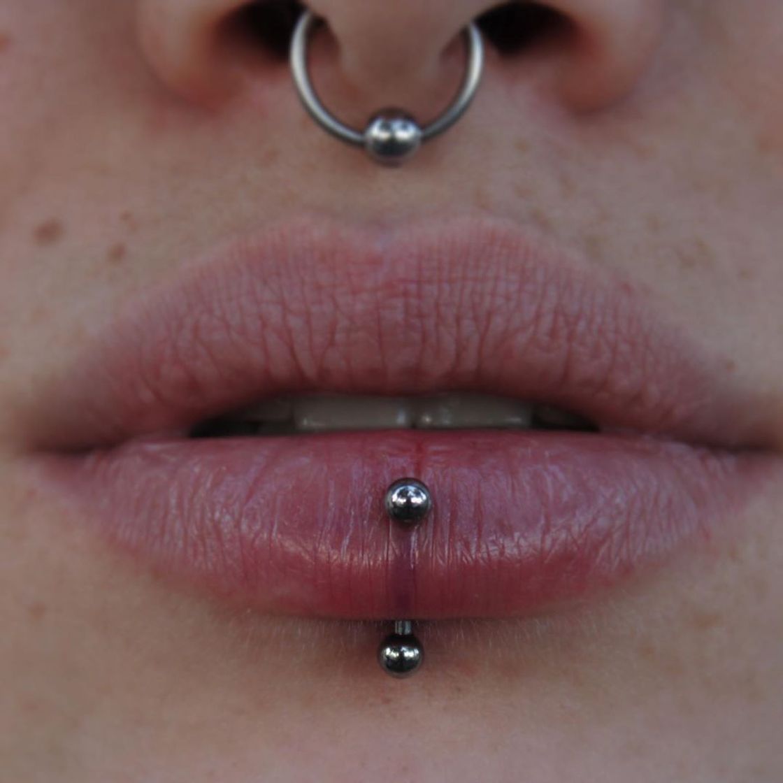 Moda Piercing vertical labret