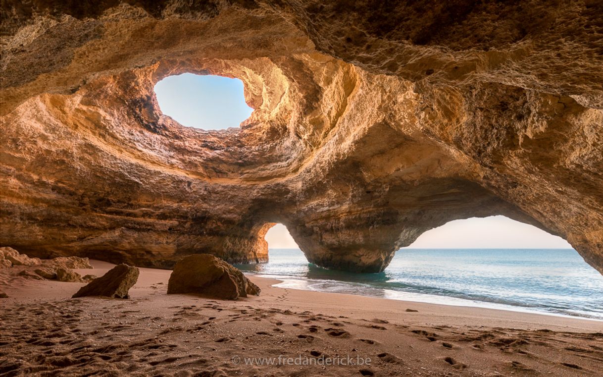 Place Benagil Caves