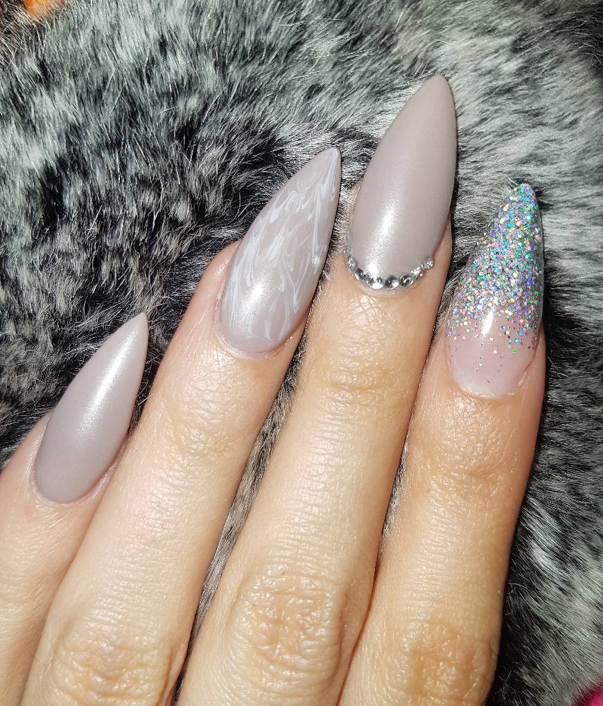 Moda Nude Nails