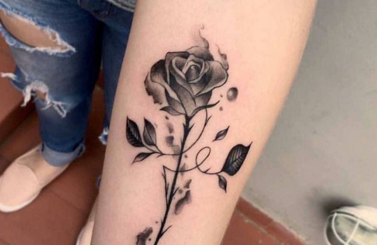 Moda Tatuagem de flor 🌺🌻🌹🌷