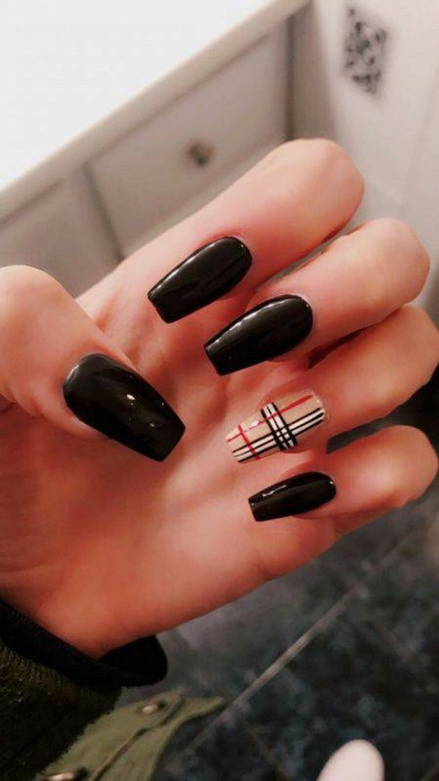 Moda Nails