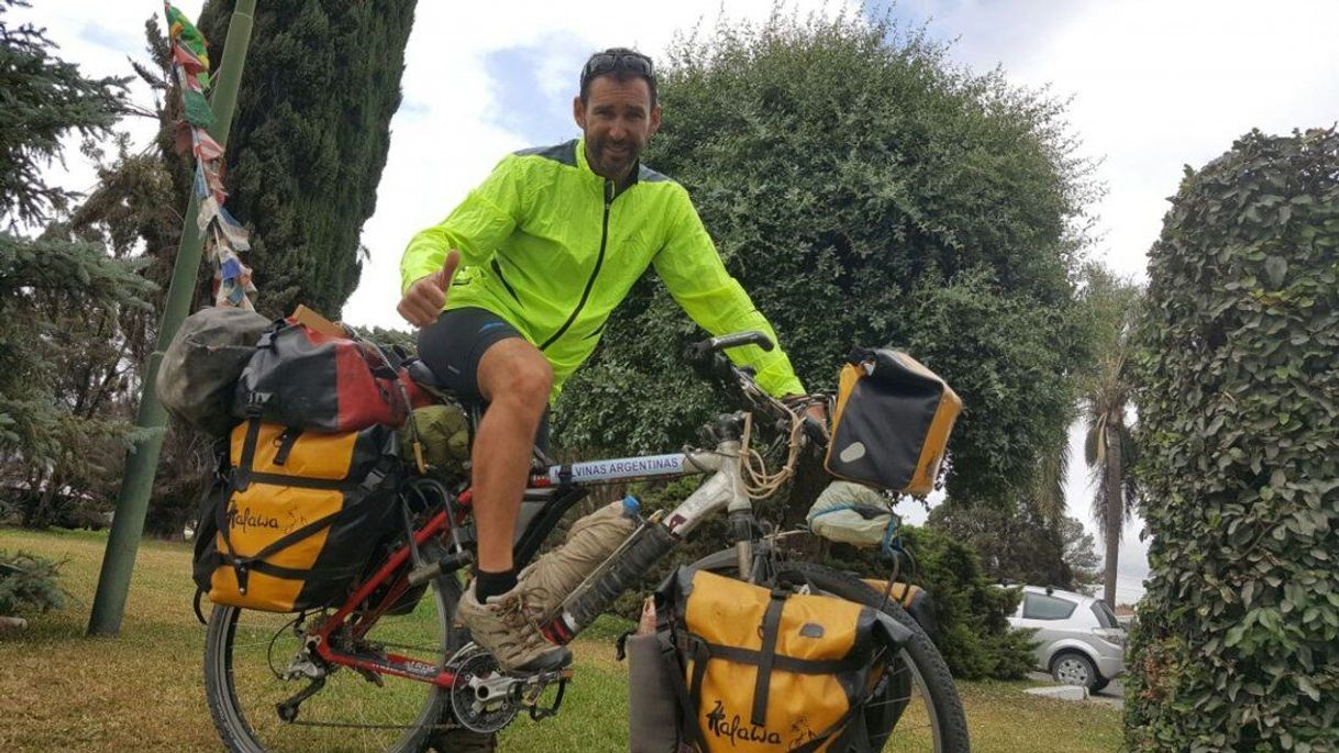 Social "Pedaleando el globo": un argentino recorrió 105 países en bicicleta