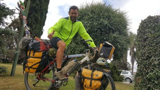 "Pedaleando el globo": un argentino recorrió 105 países en bicicleta