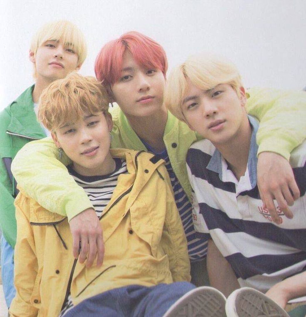 Fashion Fotos da Vocal Line ( Seokjin, Taehyung, Jimin e Jungkook).