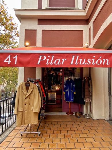 Pilar Ilusión- tienda vintage marcas de lujo.