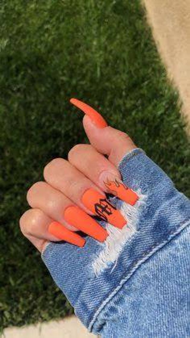 Fashion Unhas-Laranja com detalhes preto