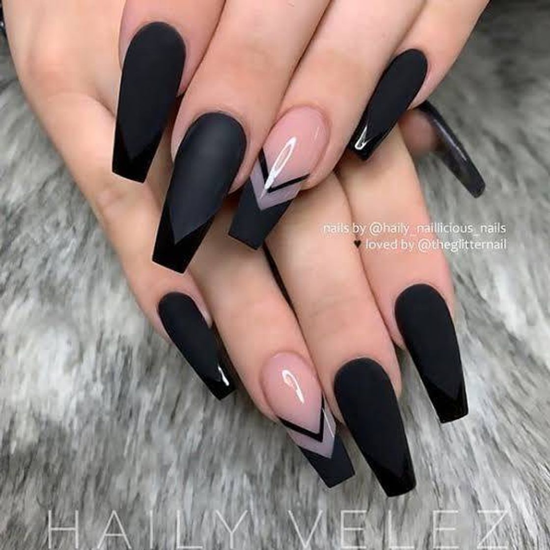 Social Unhas-Nude e preta