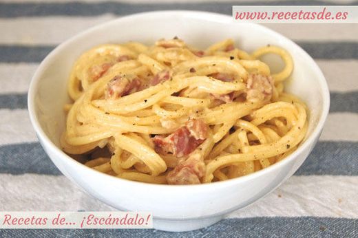 Espaguetis a la carbonara con nata