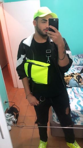 Look black com neon 