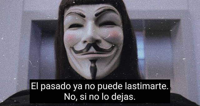 Moda - V for Vendetta (2005)🍿
