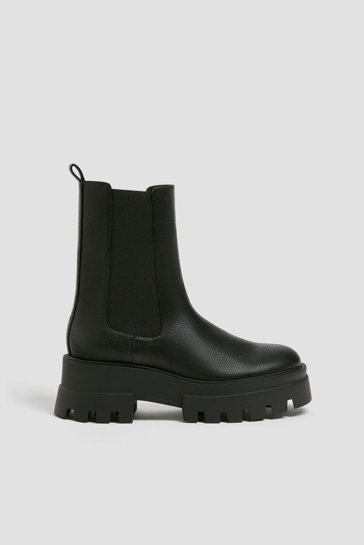 Moda Chelsea boots with track soles