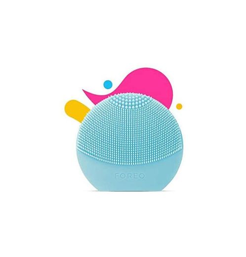 LUNA play plus de FOREO es el cepillo facial recargable de silicona