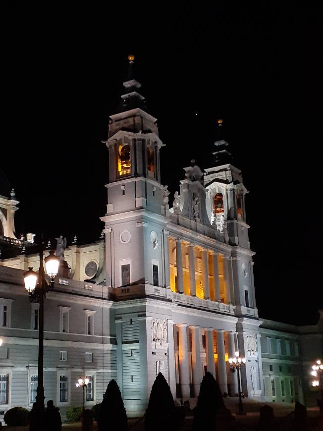 Place La Almudena