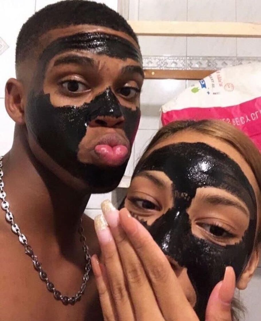 Fashion Casal fazendo skin care 🥰