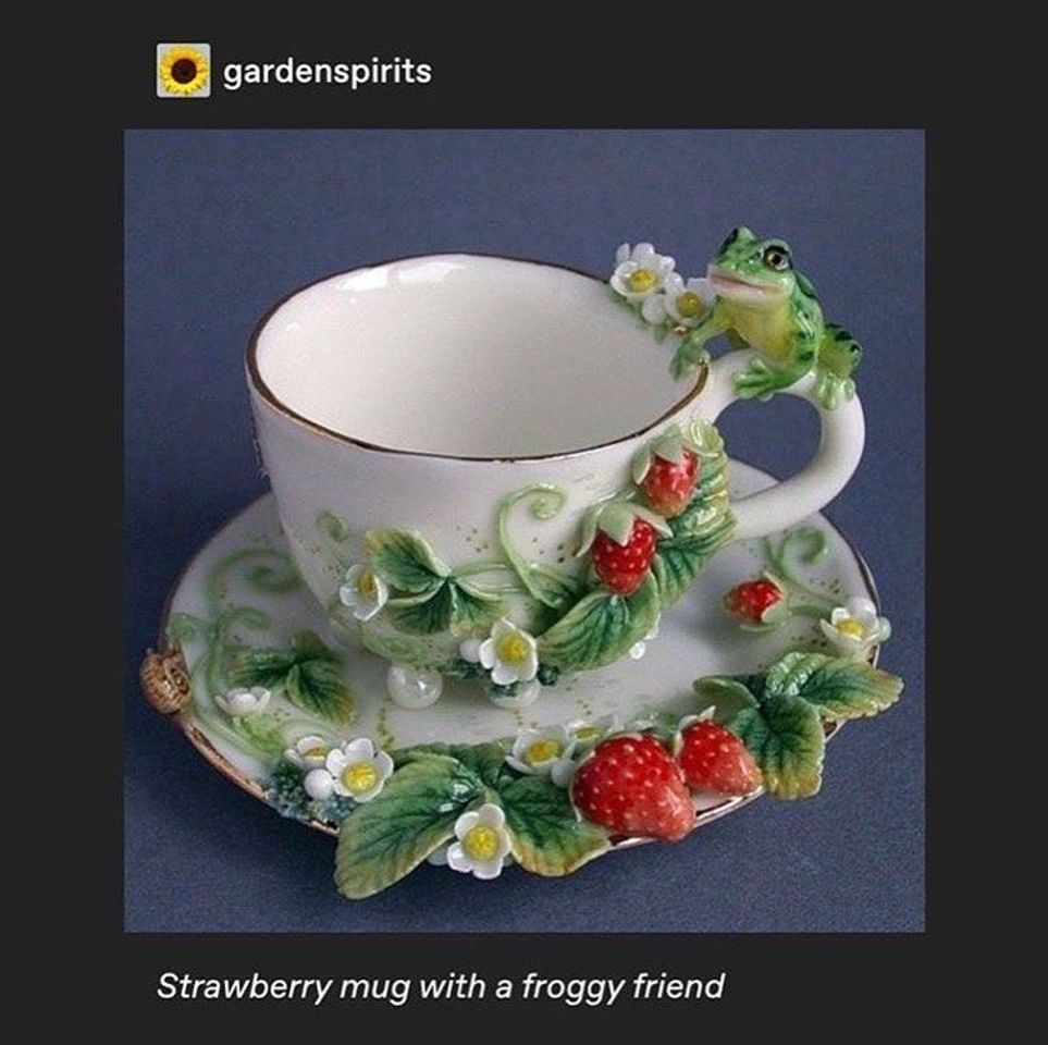 Fashion Strawberry mug with a froggy friend 