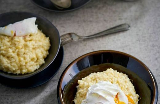 Risoto de limão e rosmaninho com ovo escalfado