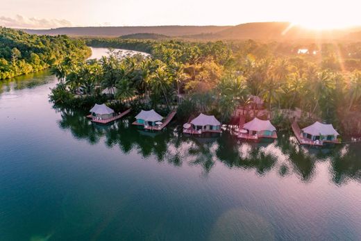 4 Rivers Floating Lodge | Glamping in Cambodia