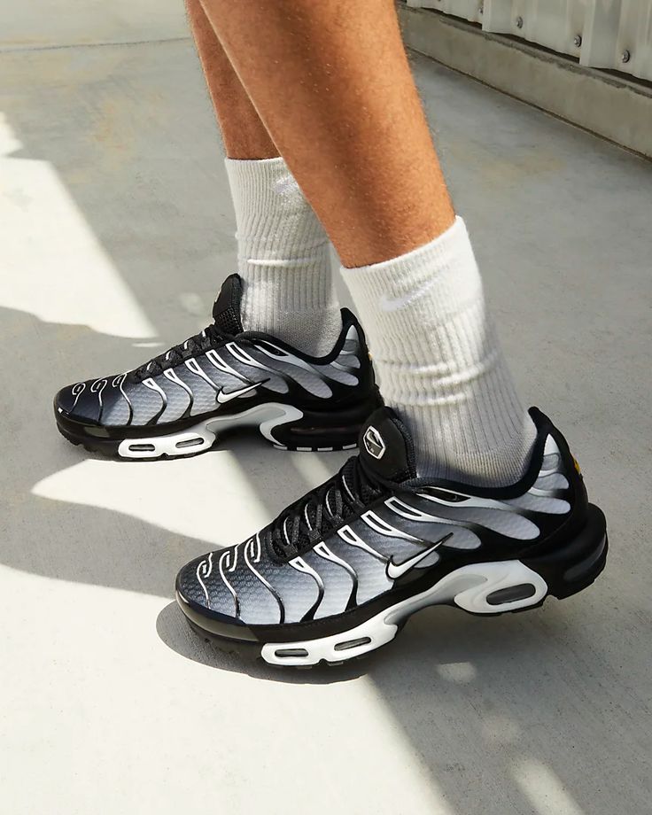 Social Nike TN 