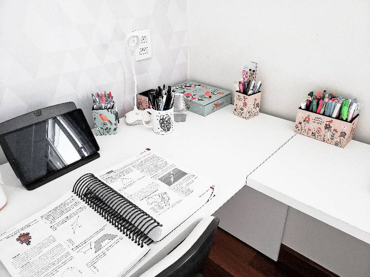 Fashion Study table || Mesa de estudos: @studymiffy