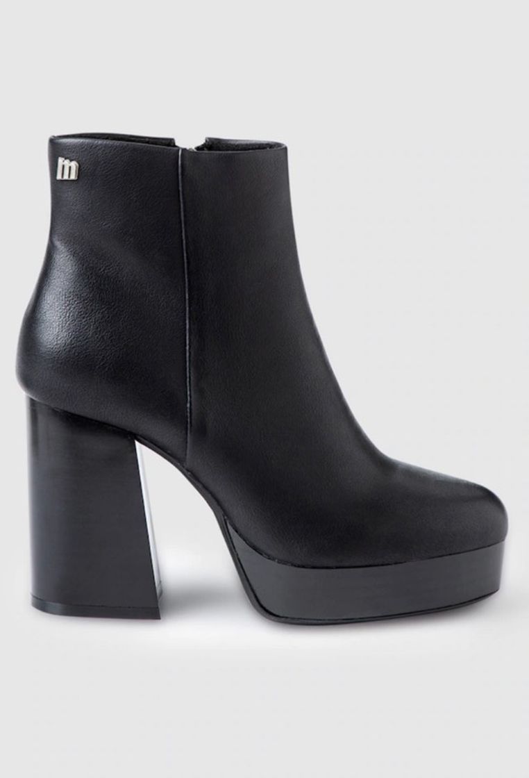 Moda Botas de mujer Mustang de color negro con plataforma 