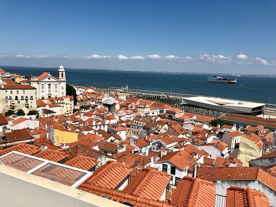 Place Miradouro de Santa Luzia