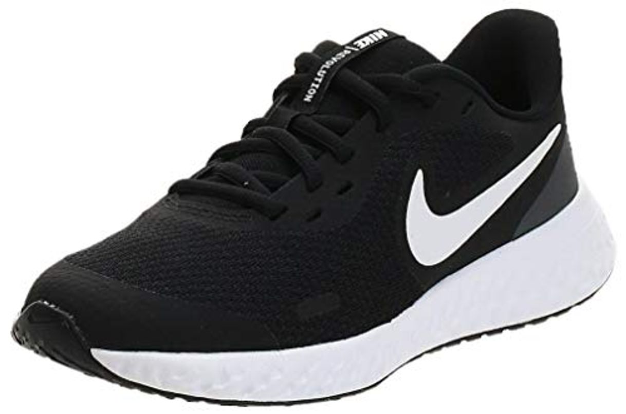 Social Nike Revolution 5