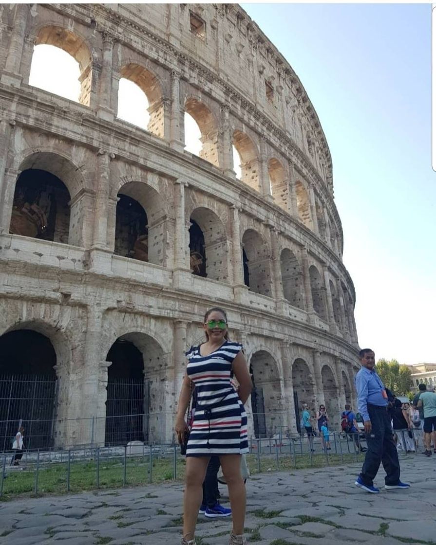 Lugar Coliseo de Roma