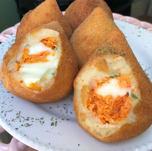 Coxinha de frango com catupiry 