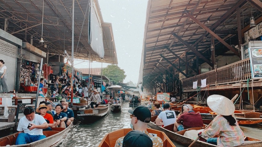 Place Damnoen Saduak Floating Market