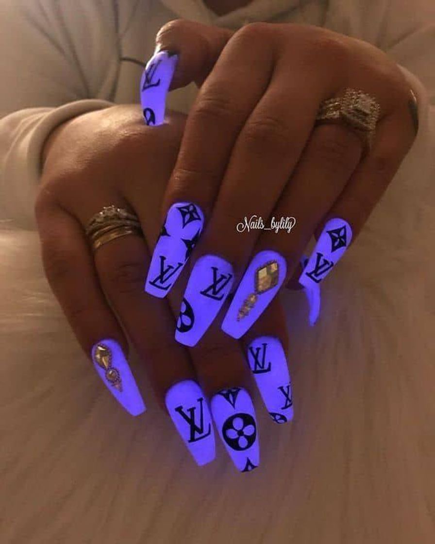 Fashion Unhas roxa Louis Vuitton 💜