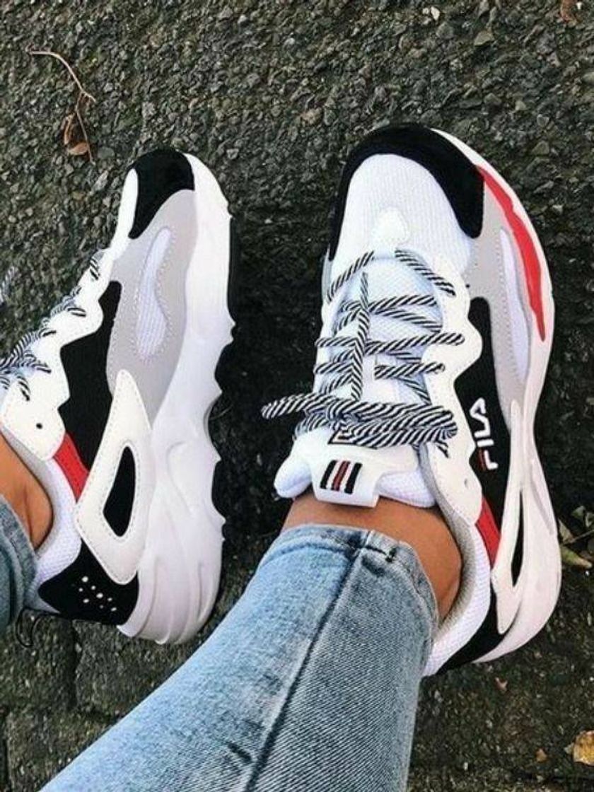 Fashion Tênis Fila branco com preto e vermelho ❤️🖤🤍