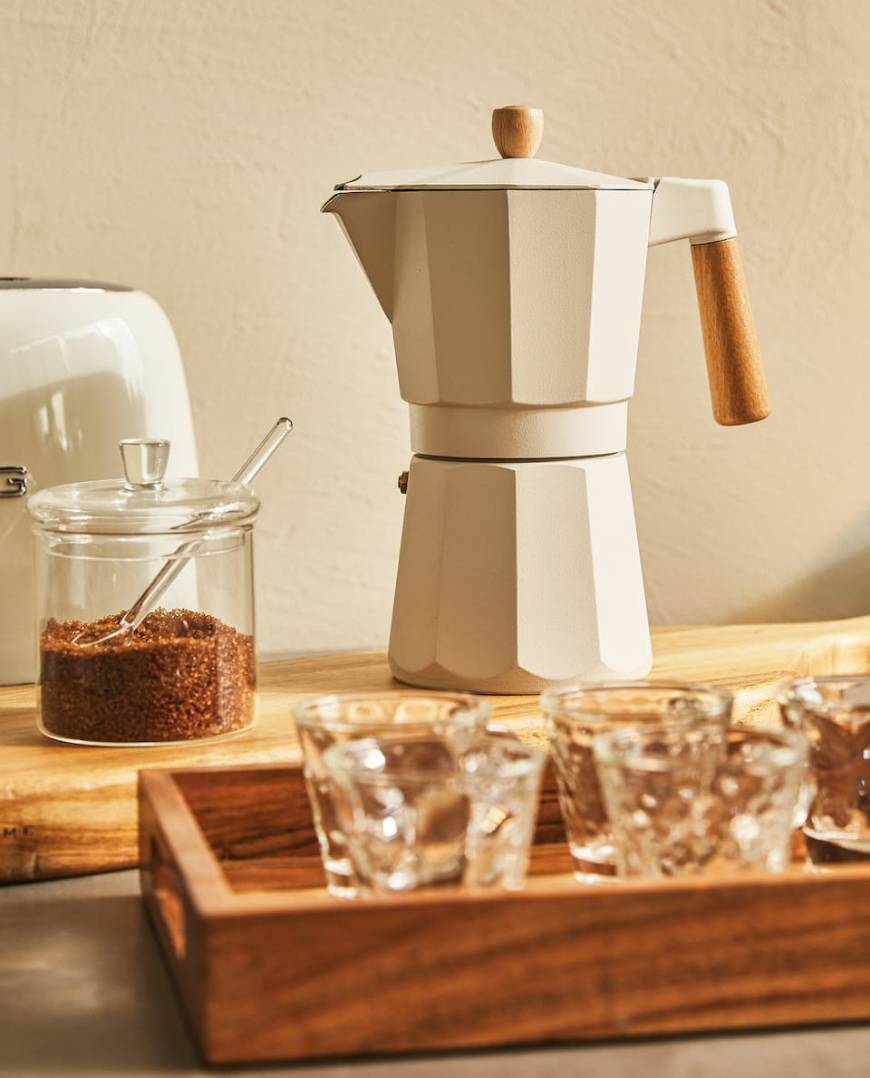 Social Cafetera de aluminio Zara Home.