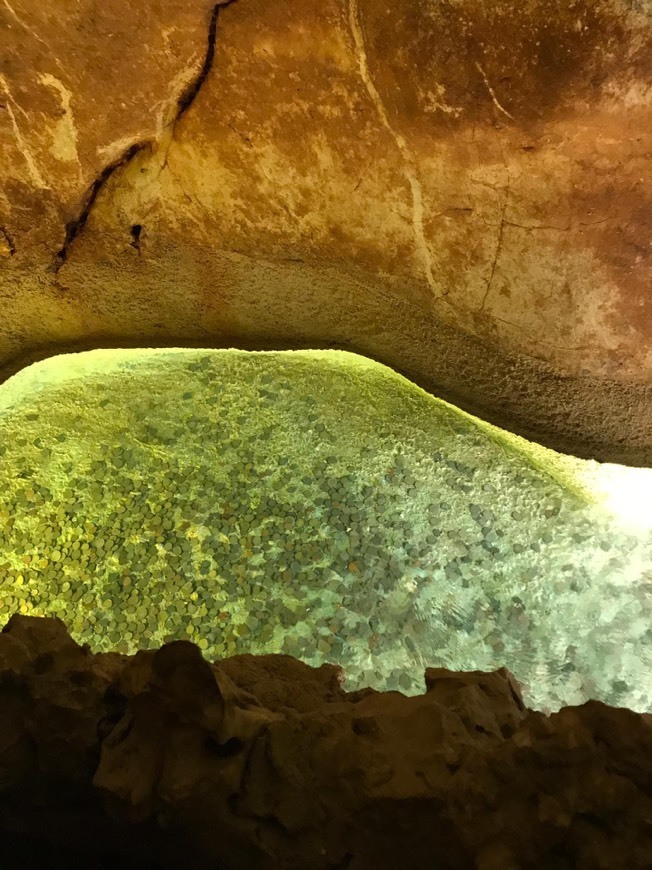 Place Grutas da Moeda