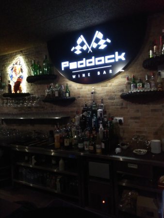 Lugar Paddock Wine BAR